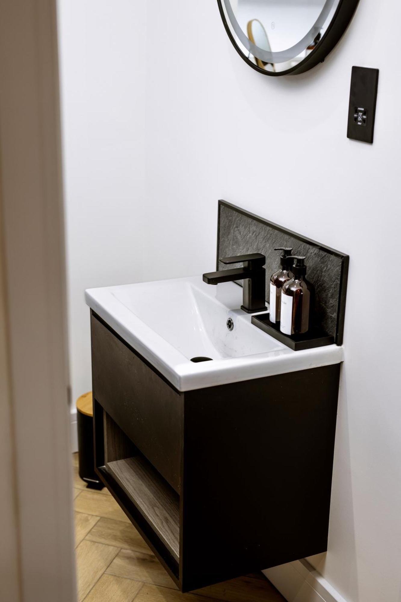 No 85 Apartment